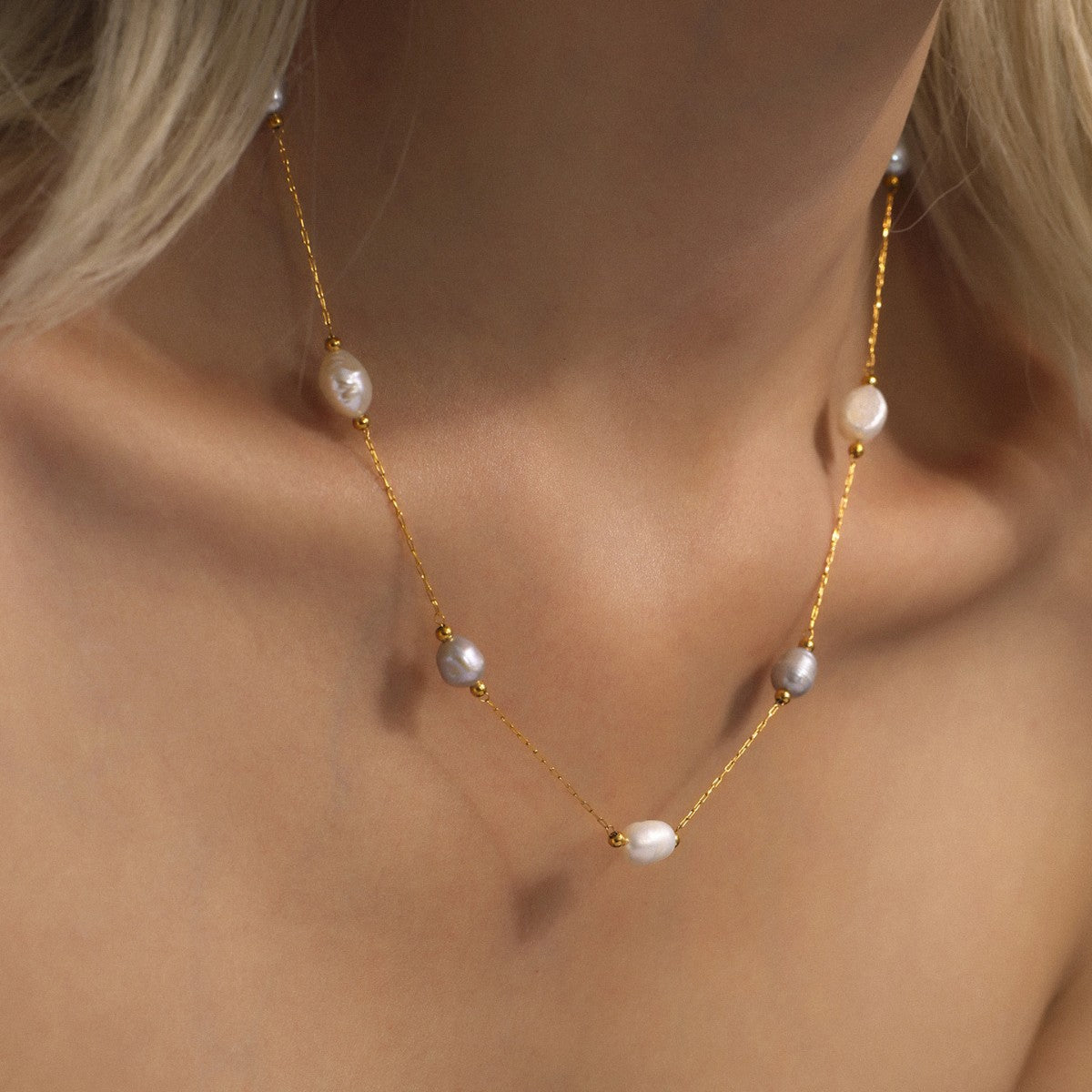 Delicate Pearl Kette Gold